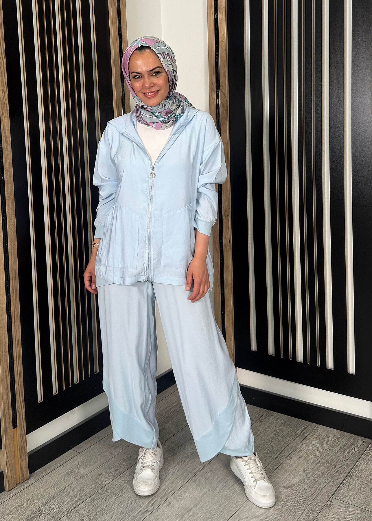 Ceremony Kapüşonlu ve Fermuarlı Cebi Arma Detaylı Pantolonlu Modal Takım MAVİ - 4