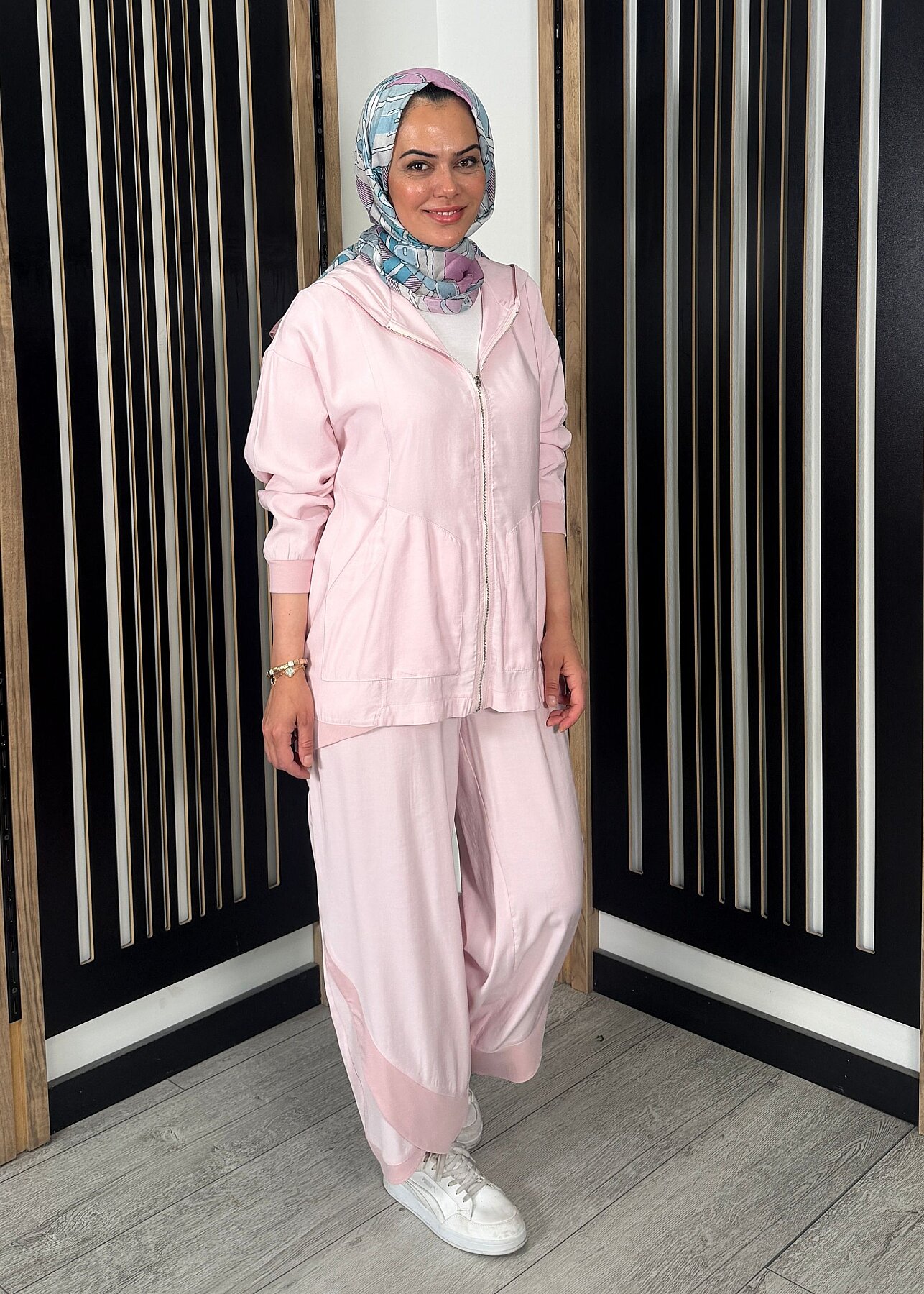Ceremony Kapüşonlu ve Fermuarlı Cebi Arma Detaylı Pantolonlu Modal Takım PEMBE - 1