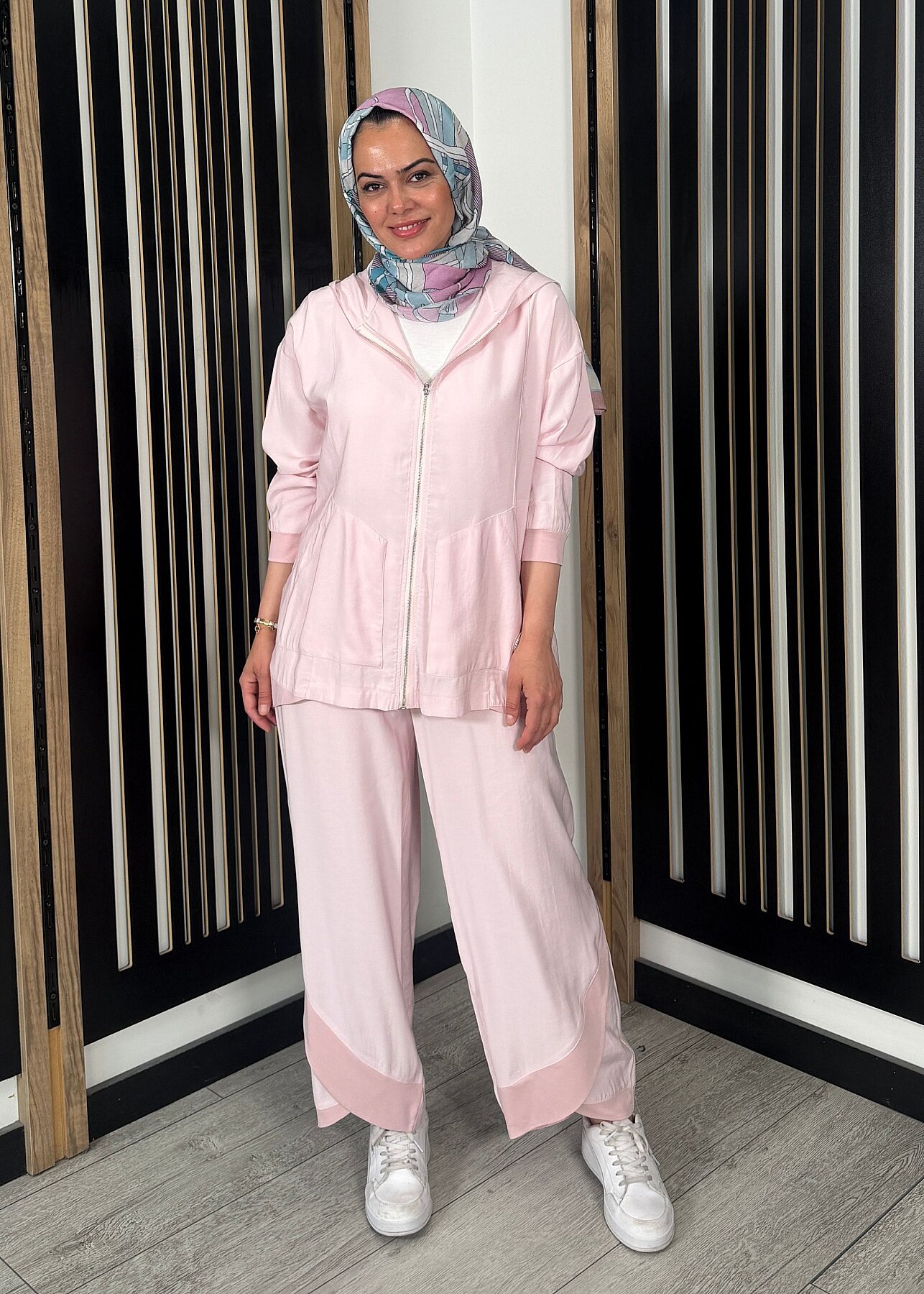 Ceremony Kapüşonlu ve Fermuarlı Cebi Arma Detaylı Pantolonlu Modal Takım PEMBE - 2