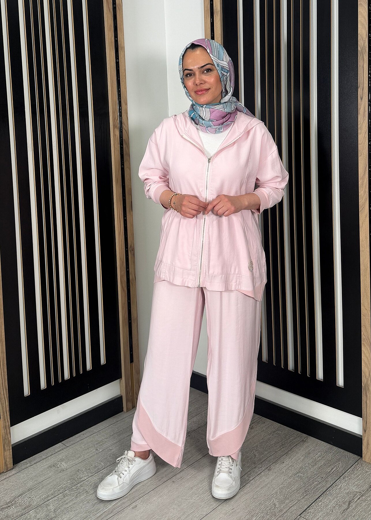Ceremony Kapüşonlu ve Fermuarlı Cebi Arma Detaylı Pantolonlu Modal Takım PEMBE - 4
