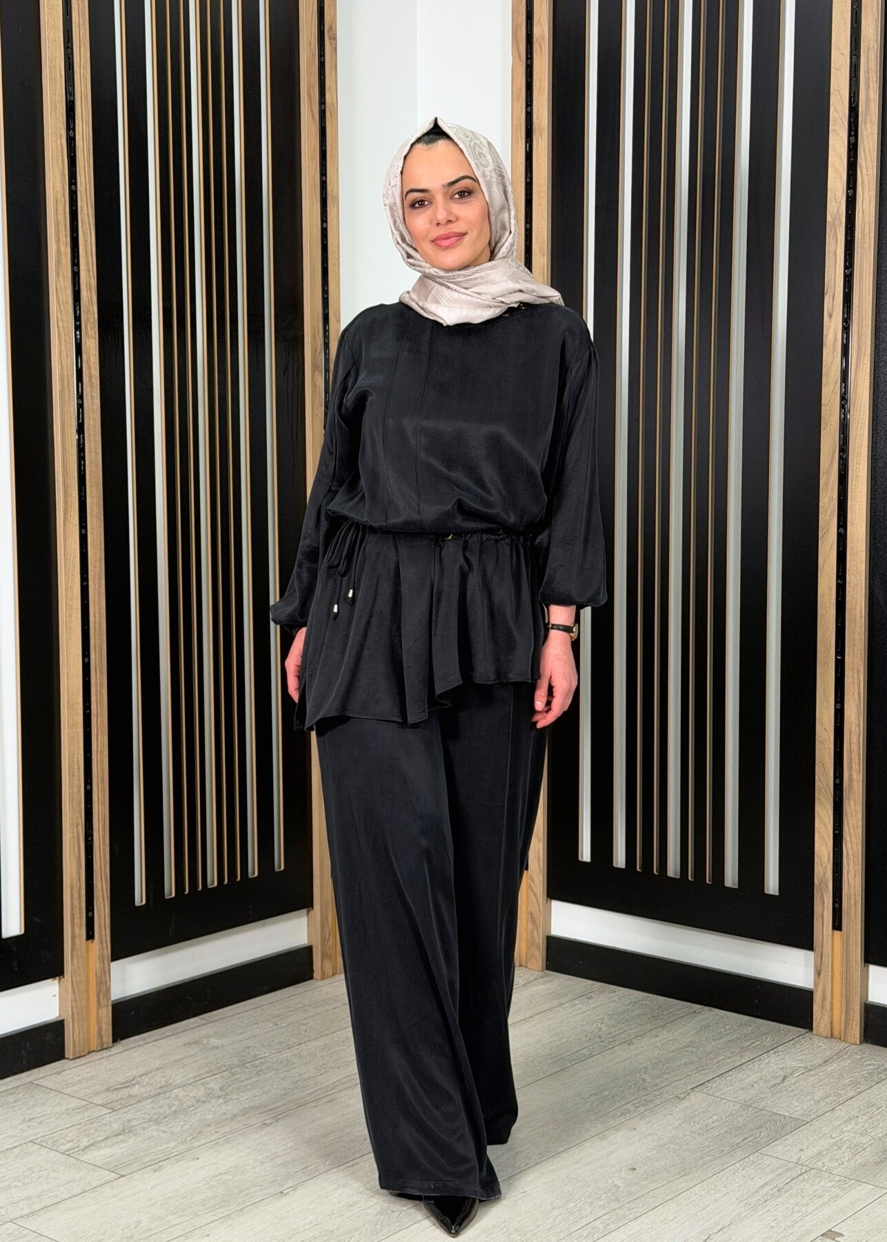 Clande Arkası Lastikli Bol Paça Pantolon SİYAH - 1