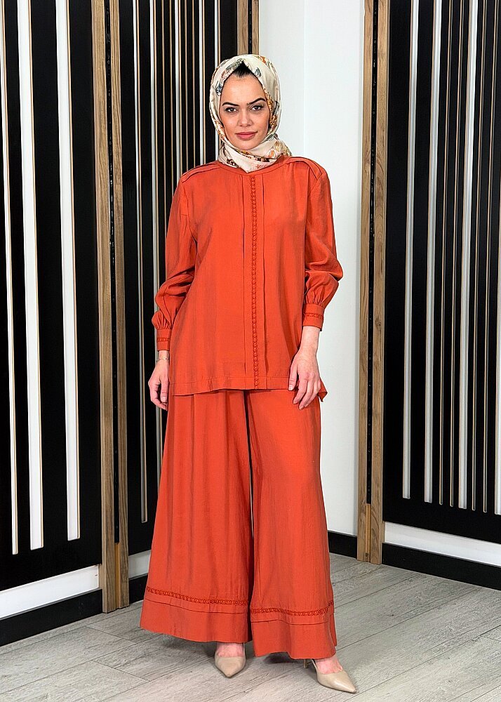 Clande Bilek Ucu Dantel Detaylı Bol Pantolon KİREMİT