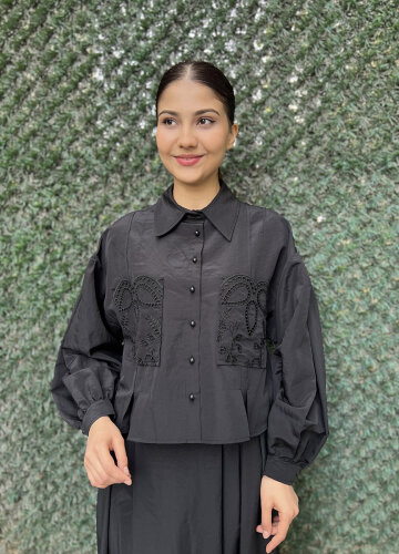 Clande Cepleri Dantel Detaylı Düğmeli Gömlek SİYAH