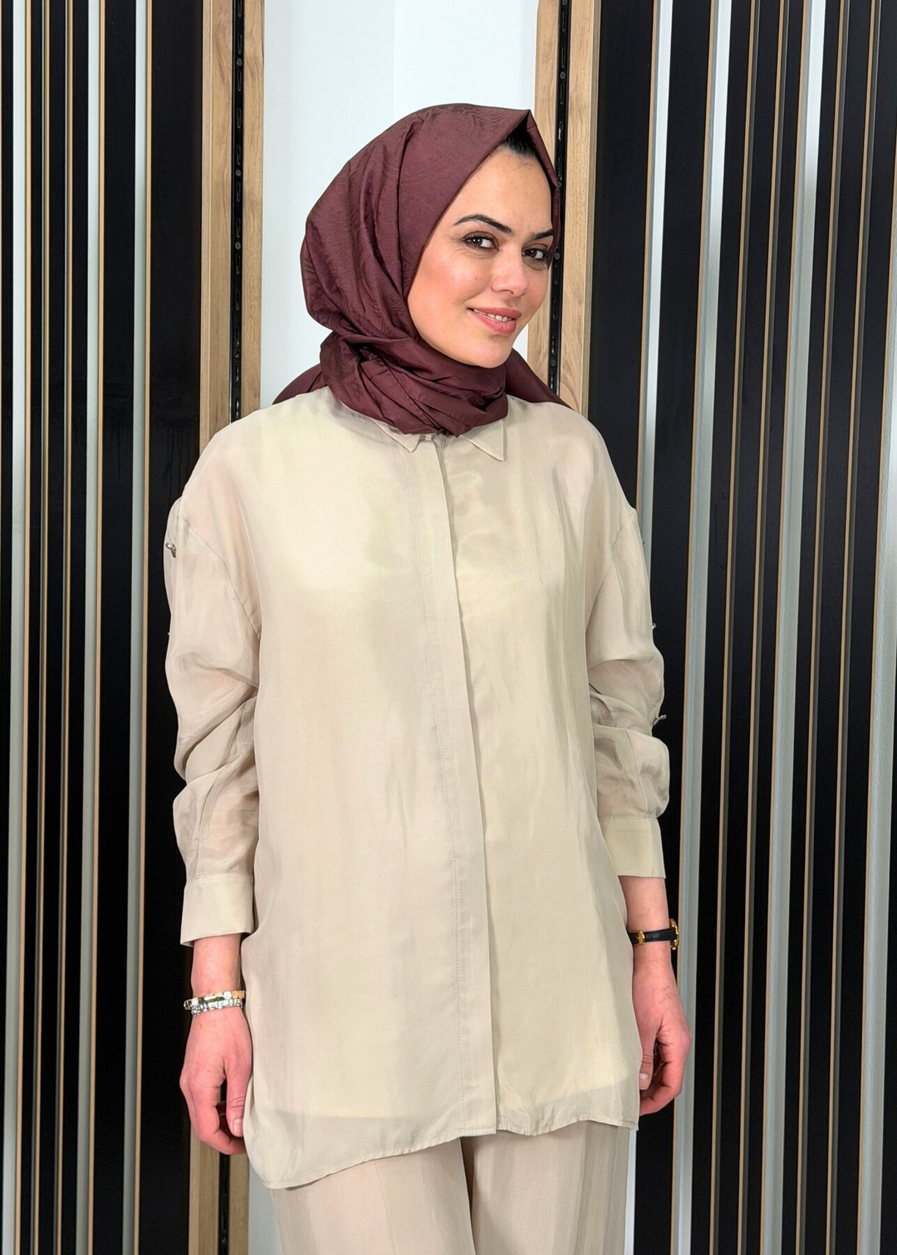 Clande Kolları Düğme Detaylı Kemerli Gömlek BEJ - 2