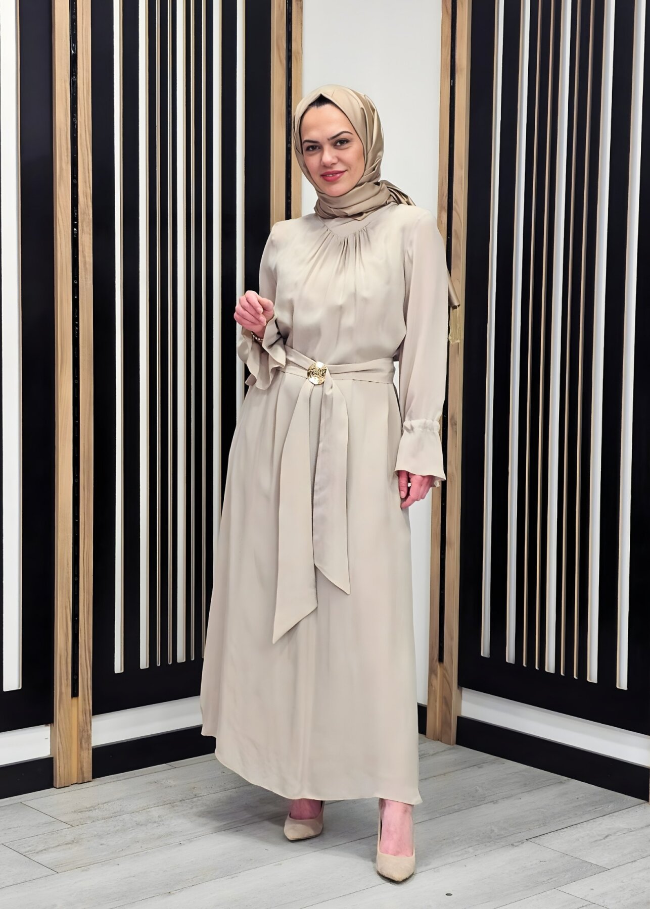 Clande Yakası Büzgülü Cupro Elbise BEJ - 3