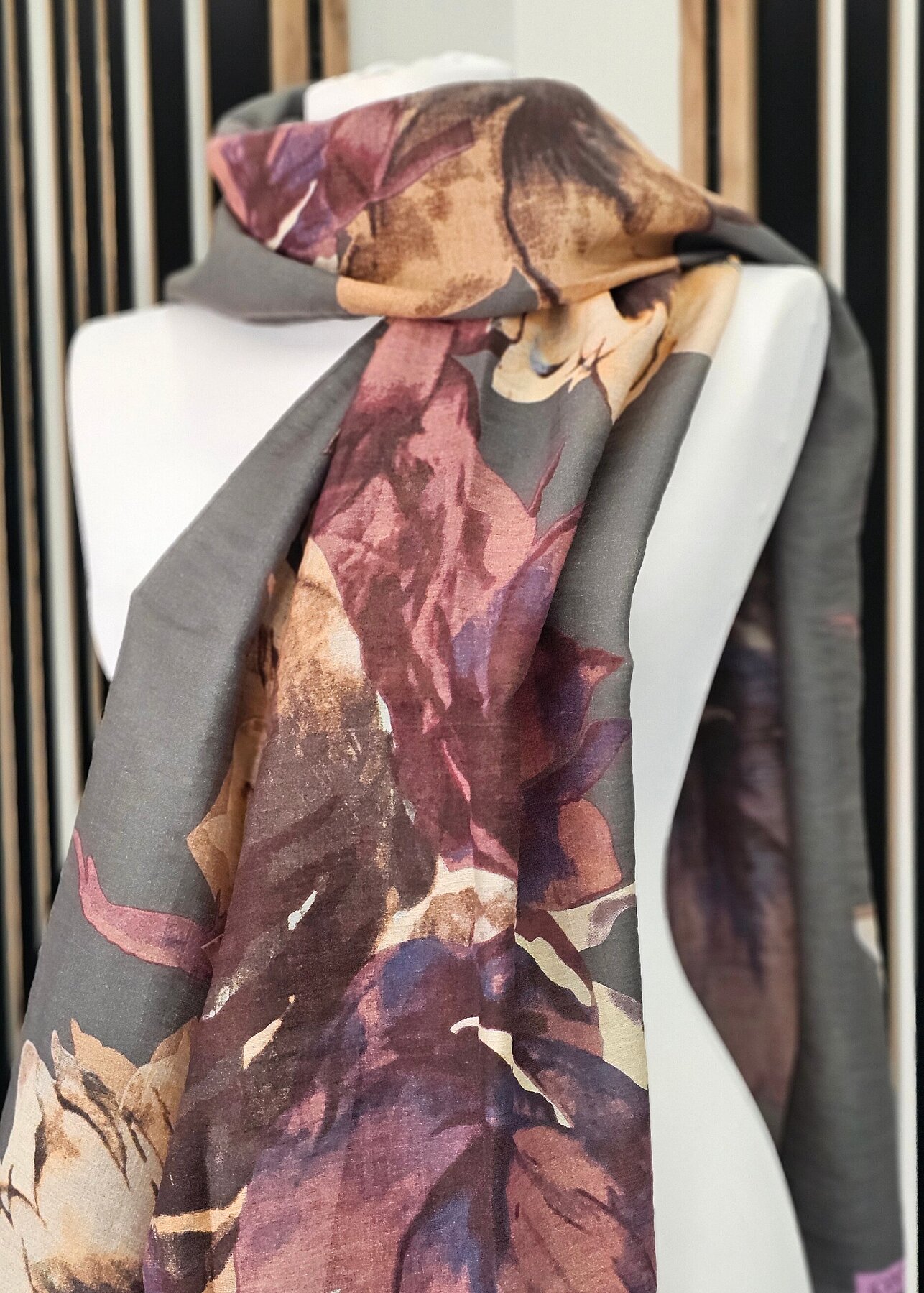 İpekevi Büyük Çiçek Desenli Şal FÜME - 1