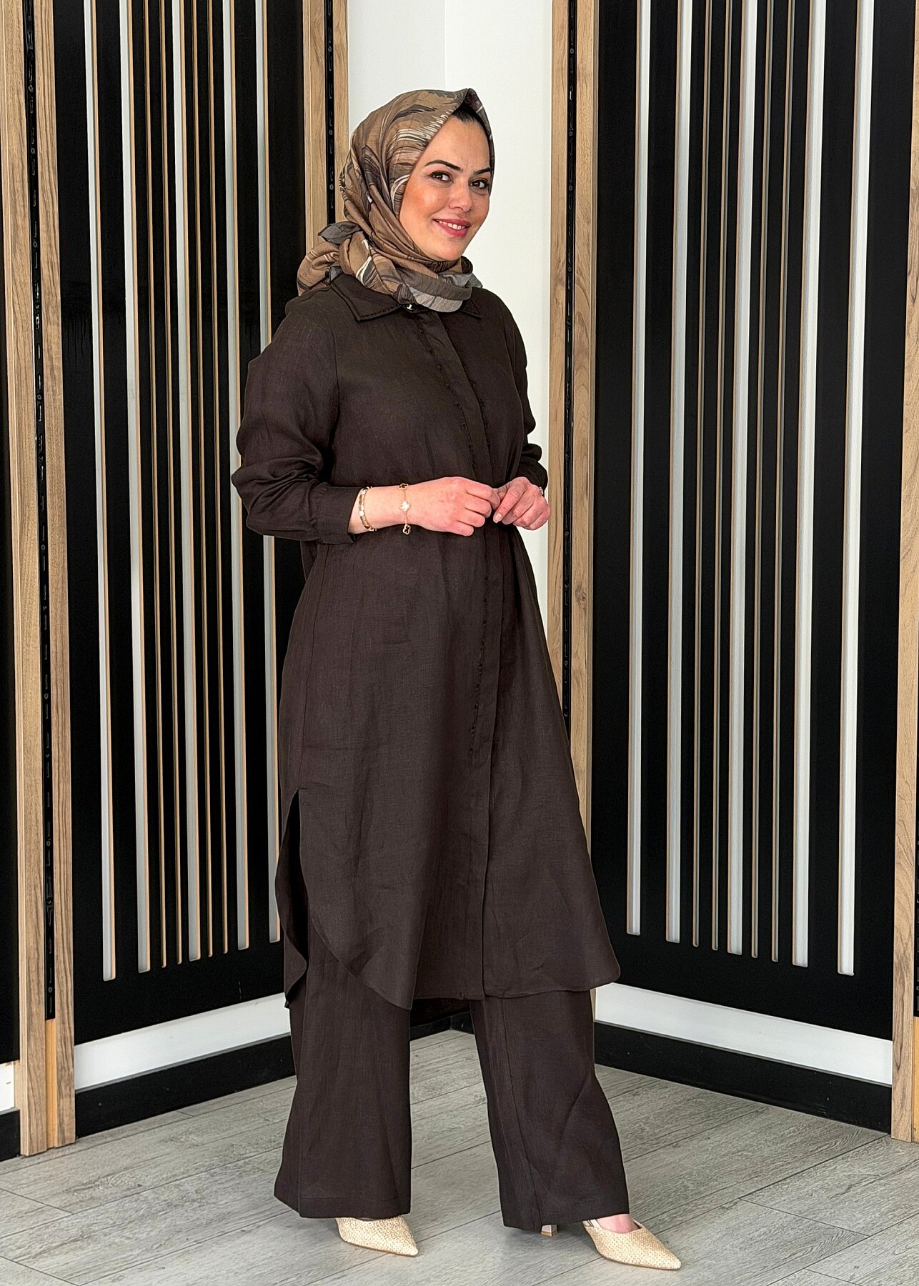 Miss Dalida Minimal Nakışlı Uzun Keten Gömlek Cacao - 1