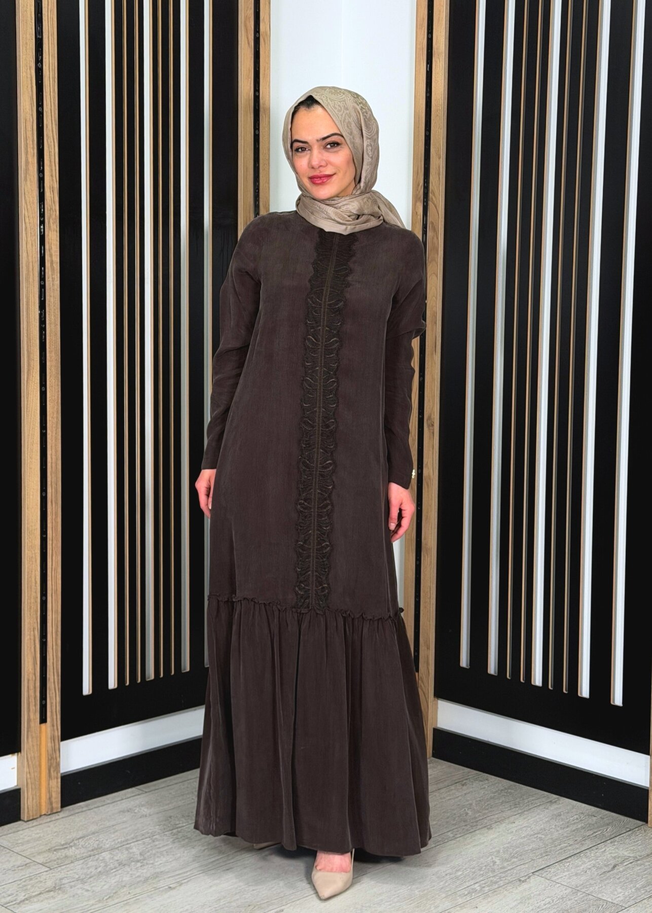 Miss Dalida Önü Dantelli Cupro Elbise Cacao - 1