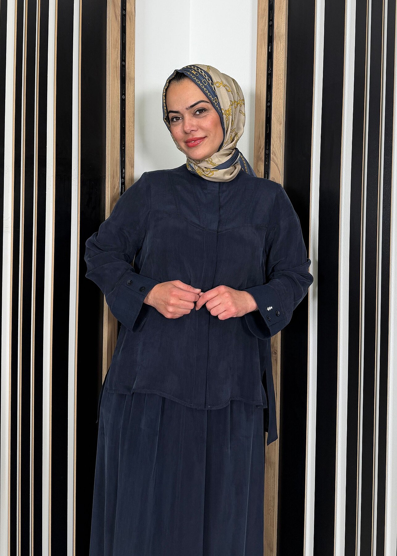 Miss Dalida Uzun Yollu Yakasız Cupra Keten Gömlek Dark Navy - 2