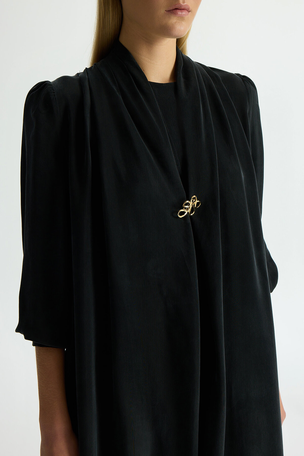 Miss Dalida Yaka Detaylı Broşlu Cupro Elbise BLACK - 3