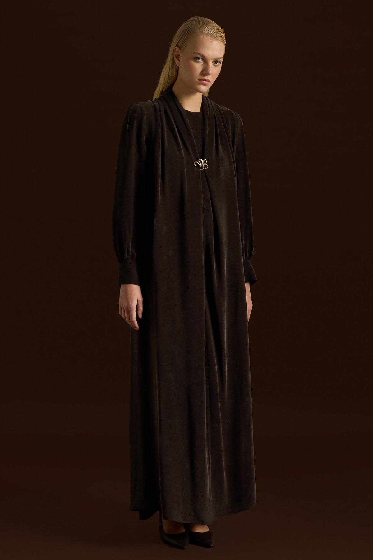 Miss Dalida Yaka Detaylı Broşlu Cupro Elbise Cacao Powder - 2