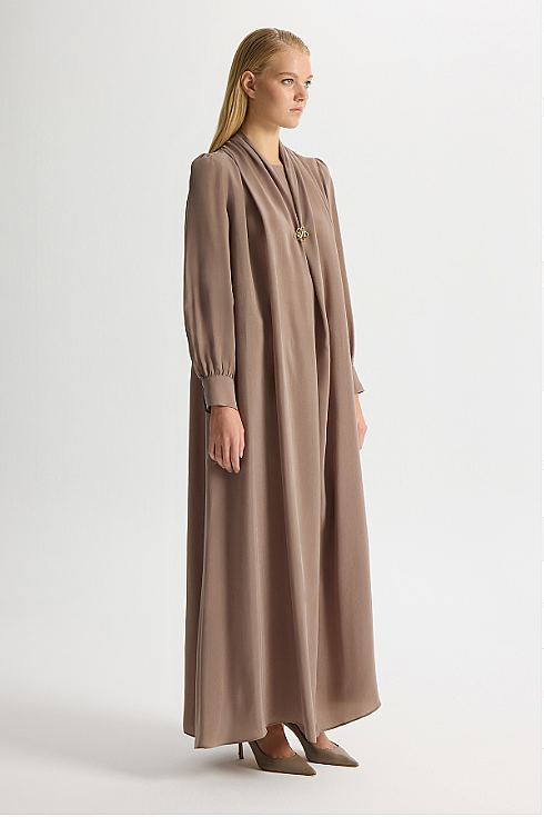 Miss Dalida Yaka Detaylı Broşlu Cupro Elbise Cacao Powder - 3