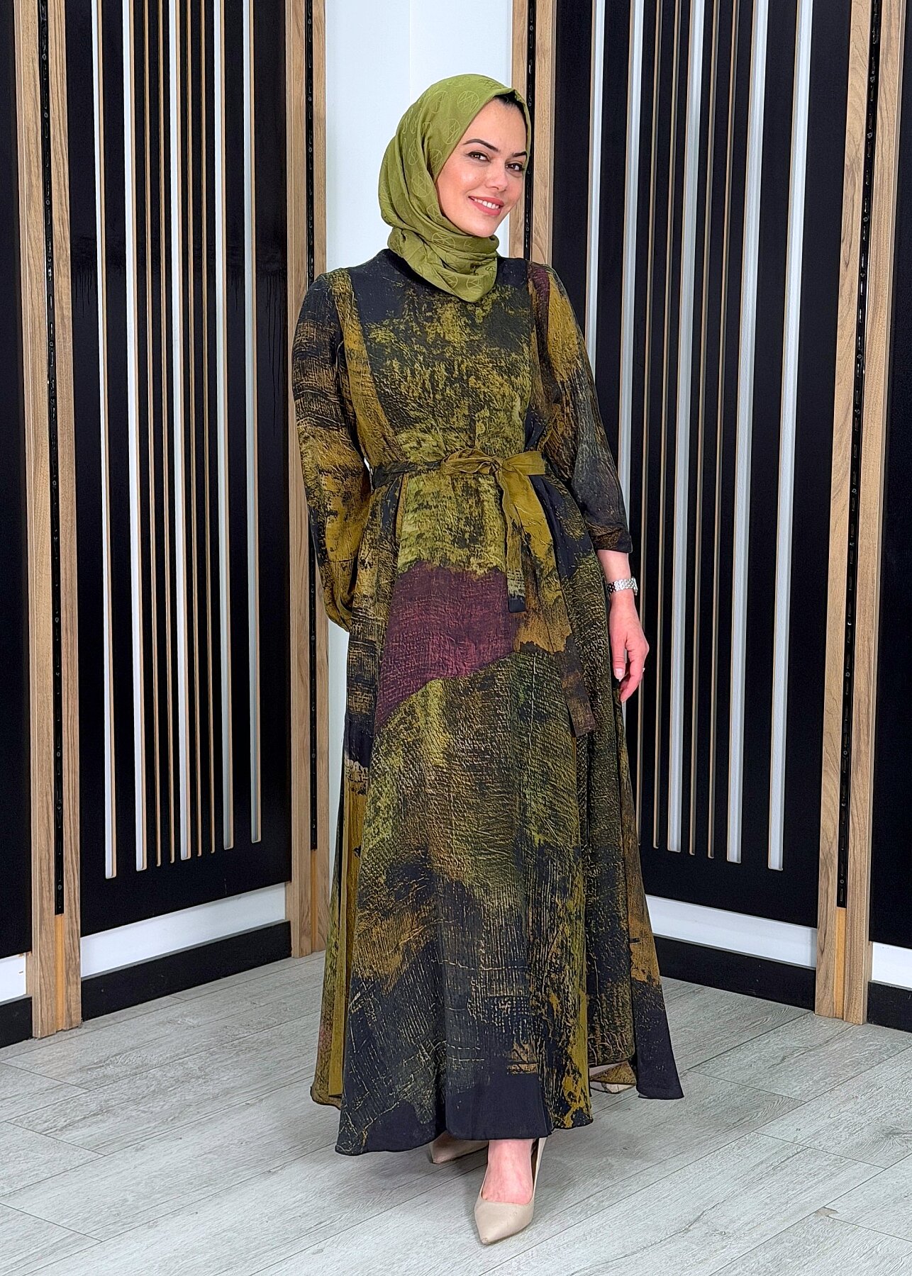 MissWhence Kuşaklı İpek Elbise Desenli Siyah - 1