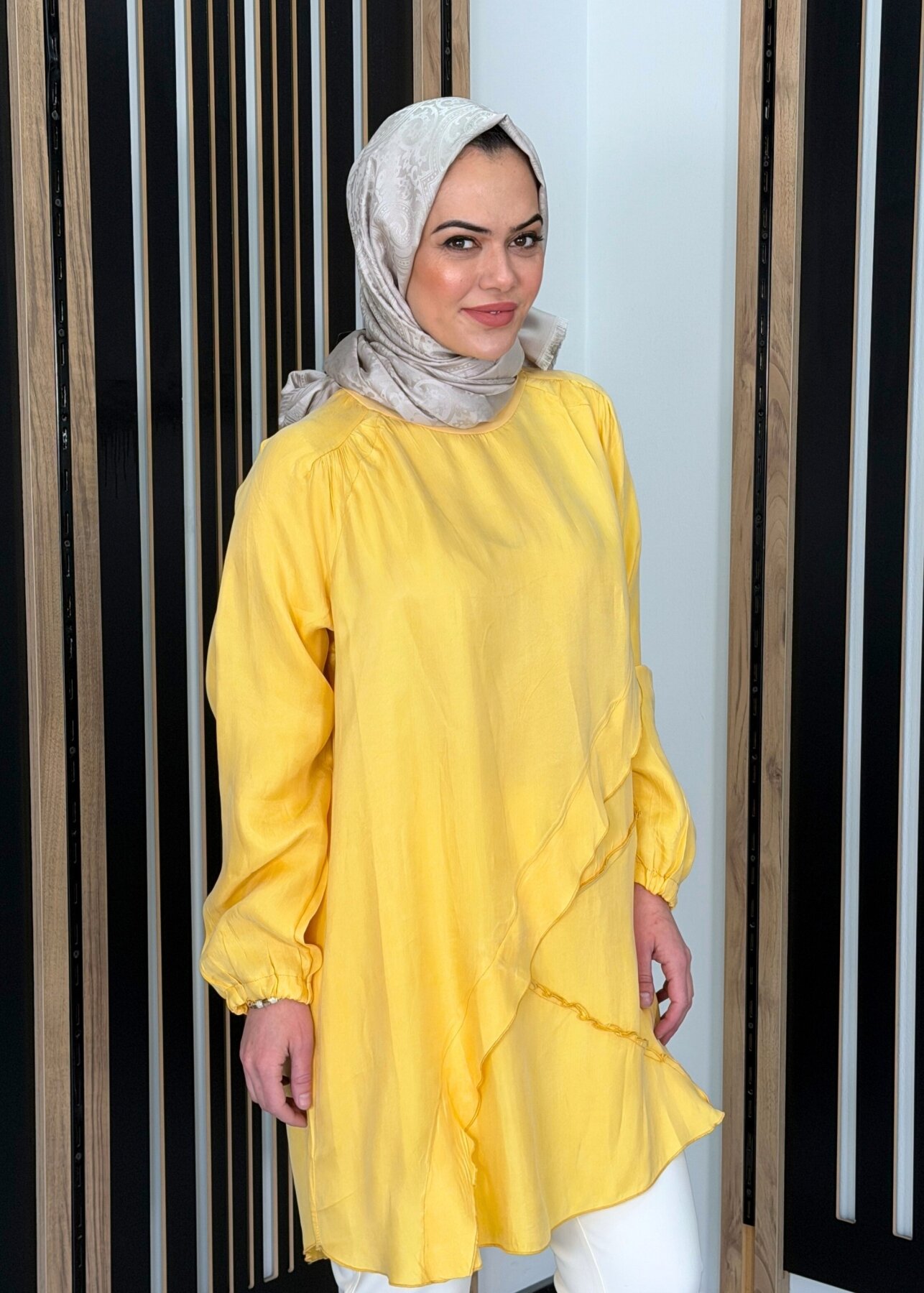 MissWhence Önü Fırfır Detaylı Tunik SARI - 2