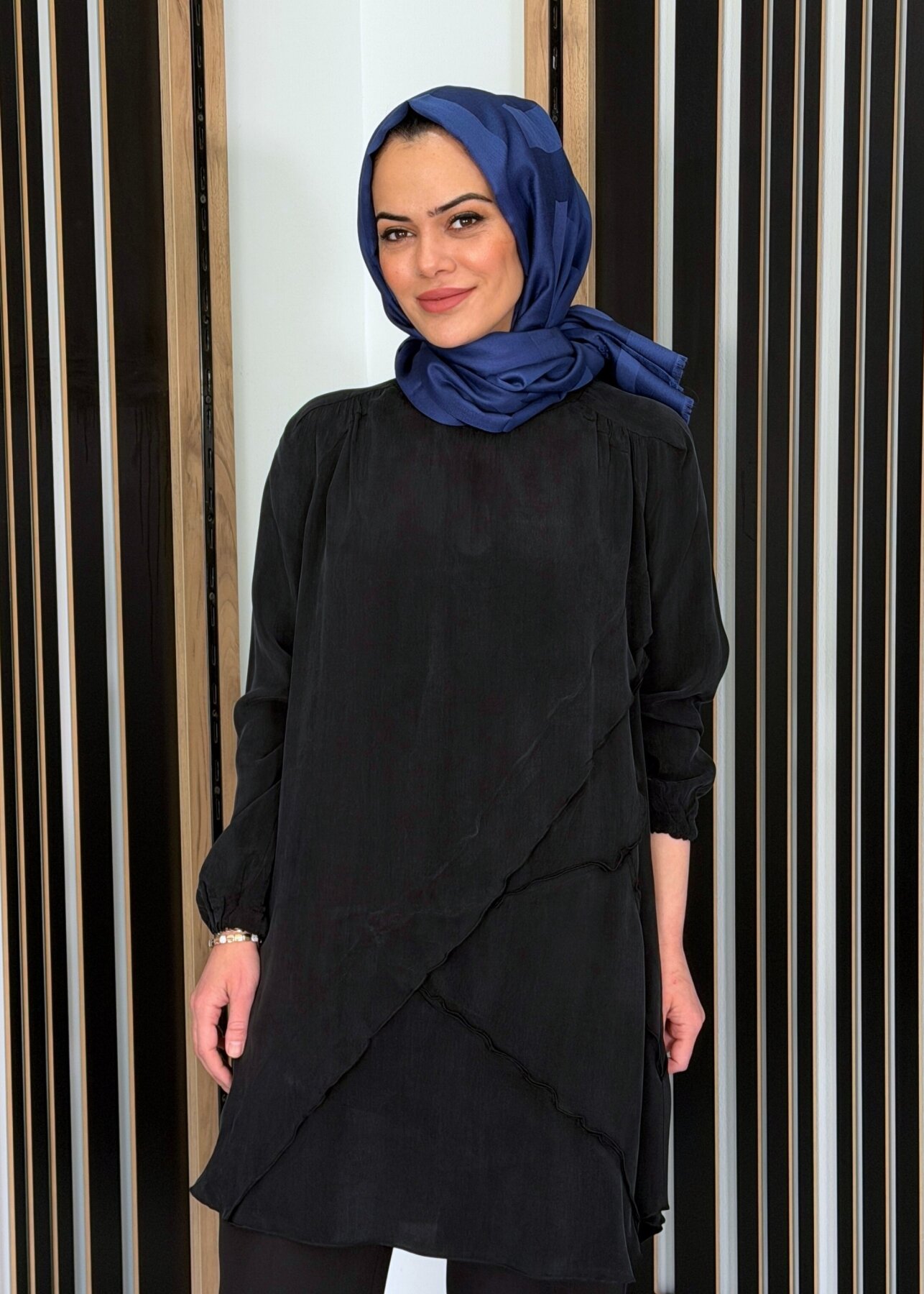 MissWhence Önü Fırfır Detaylı Tunik SİYAH - 1