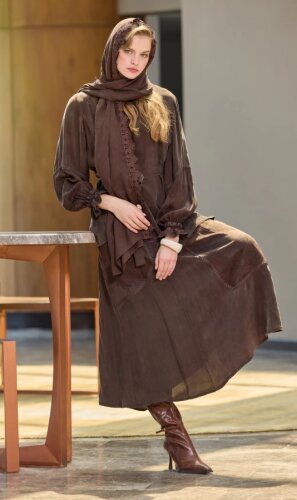 MissWhence Şallı Dantel Detaylı İpek Elbise KAHVE - 4