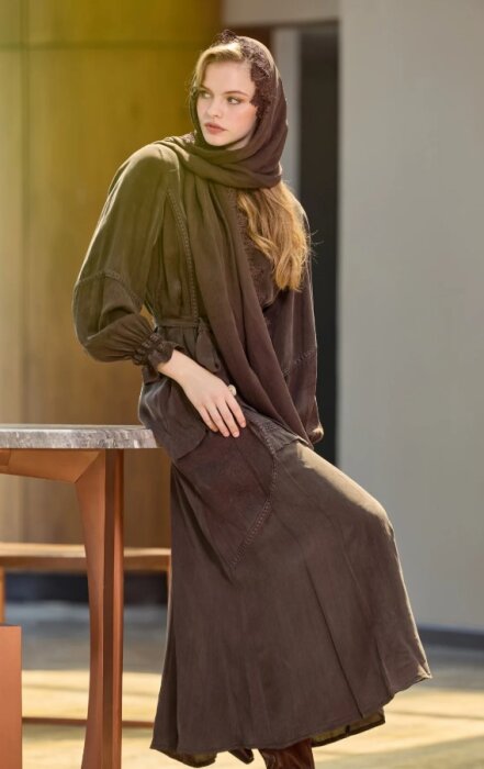 MissWhence Şallı Dantel Detaylı İpek Elbise KAHVE - 5