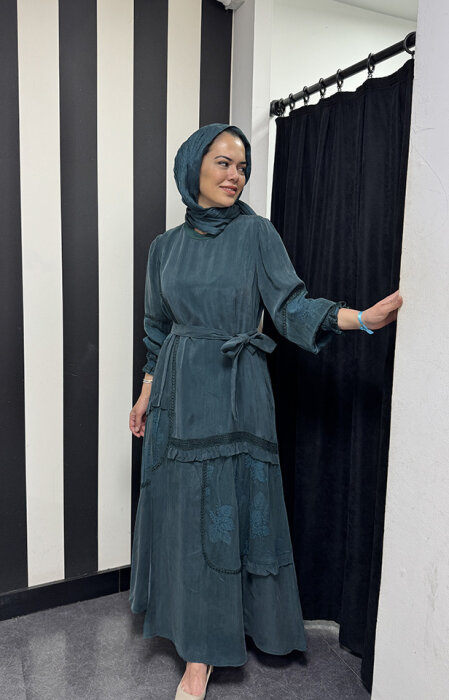 MissWhence Şallı Dantel Detaylı İpek Elbise ZÜMRÜT - 3