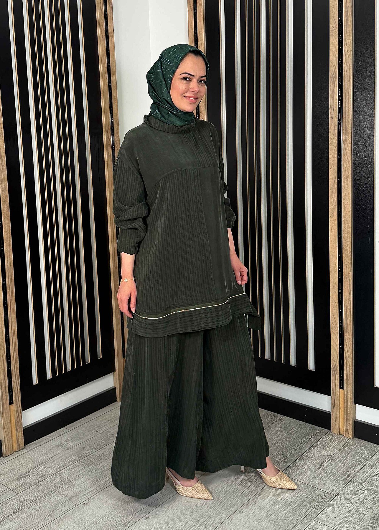 MissWhence Tuniğinin Etek Ucu Fermuar Detaylı Pantolon Takım HAKİ - 3