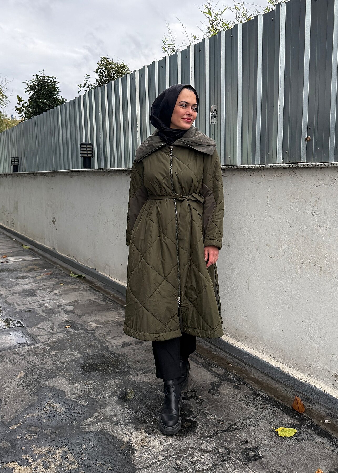 MissWhence Yakası Yazı Baskılı Şişme Mont HAKİ - 3