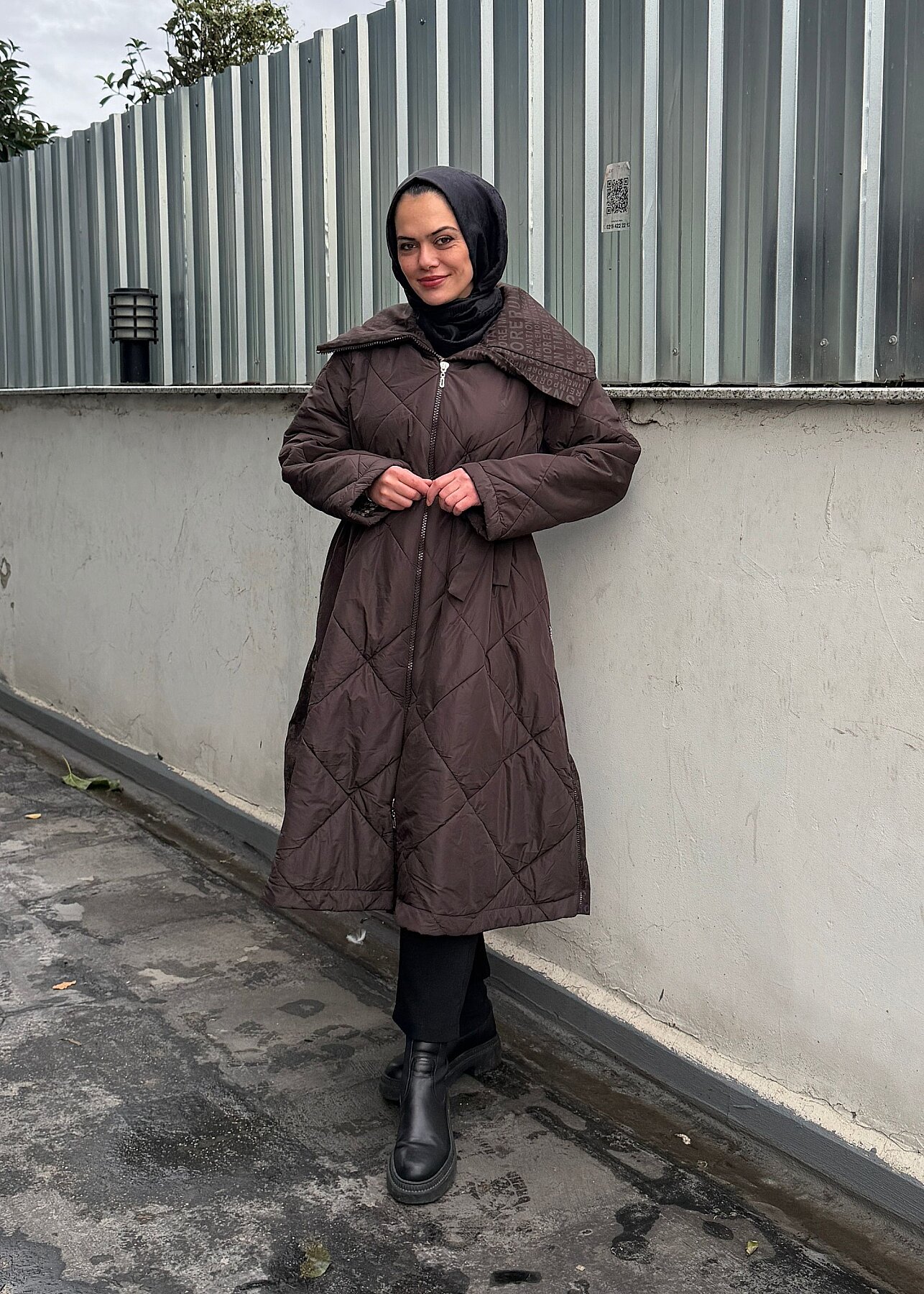 MissWhence Yakası Yazı Baskılı Şişme Mont KAHVE - 2