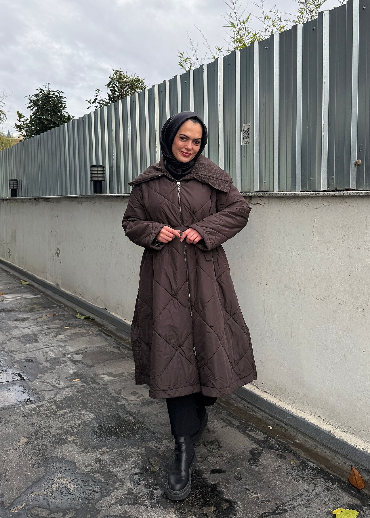 MissWhence Yakası Yazı Baskılı Şişme Mont KAHVE - 4