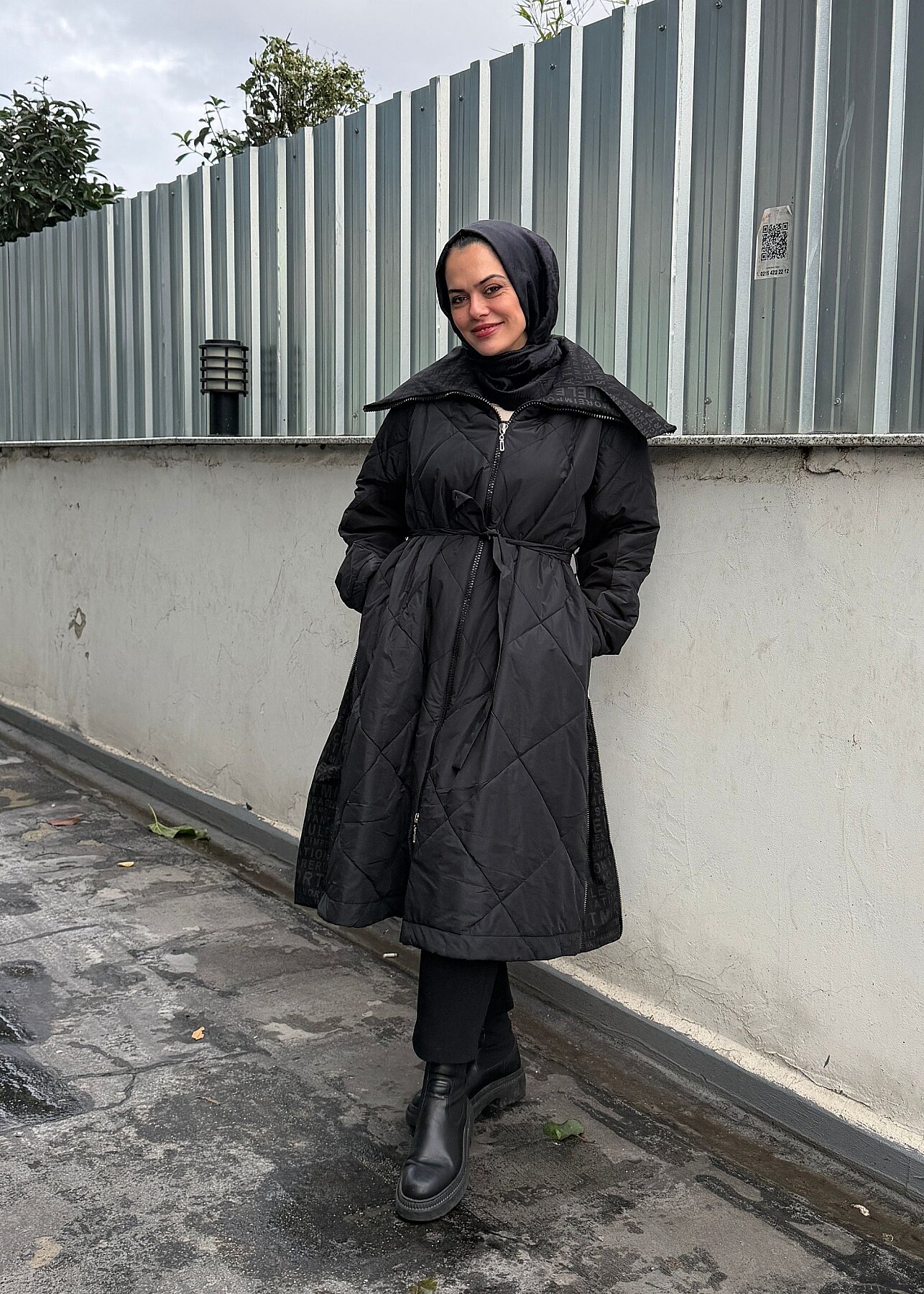 MissWhence Yakası Yazı Baskılı Şişme Mont SİYAH - 4