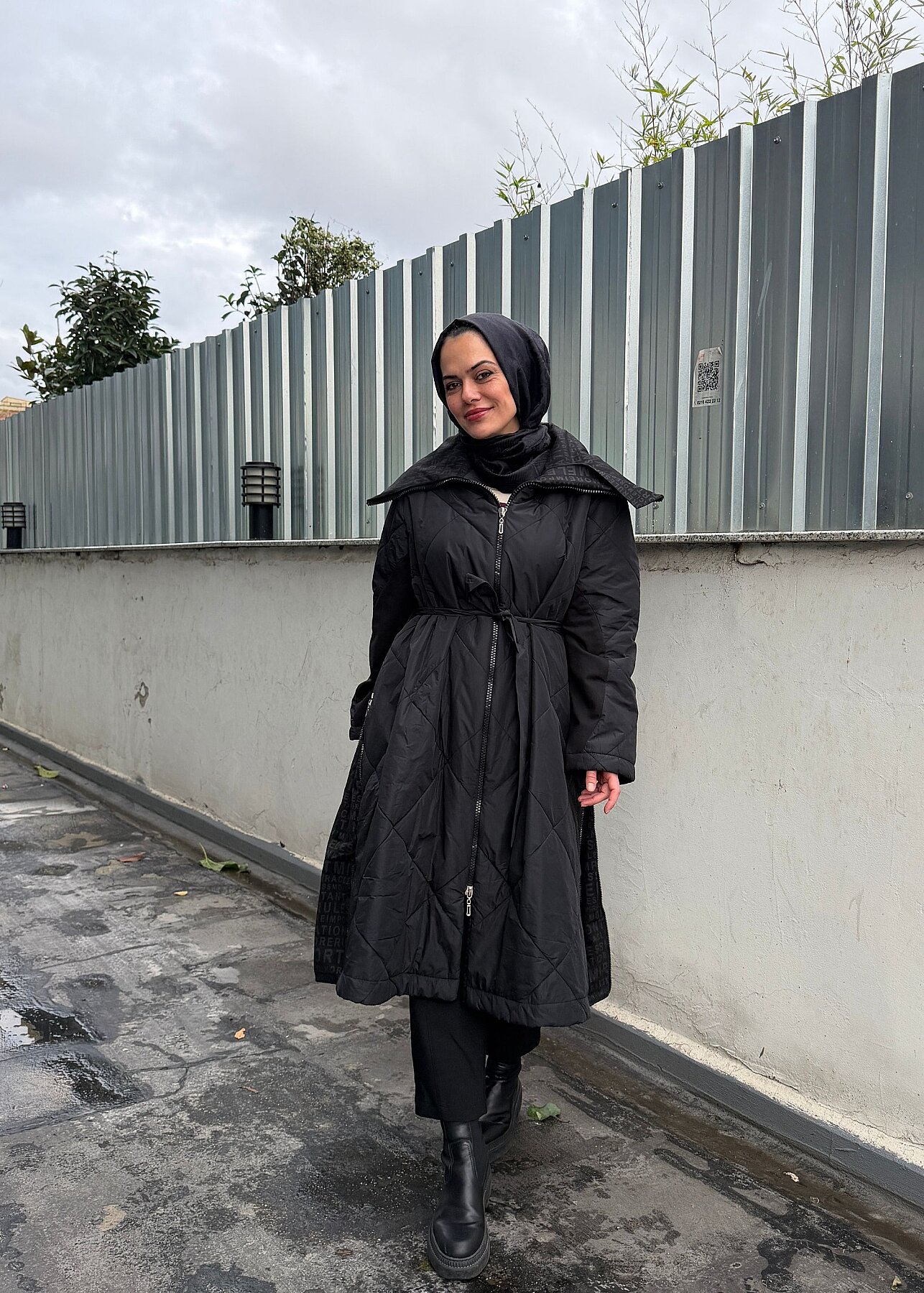 MissWhence Yakası Yazı Baskılı Şişme Mont SİYAH - 6