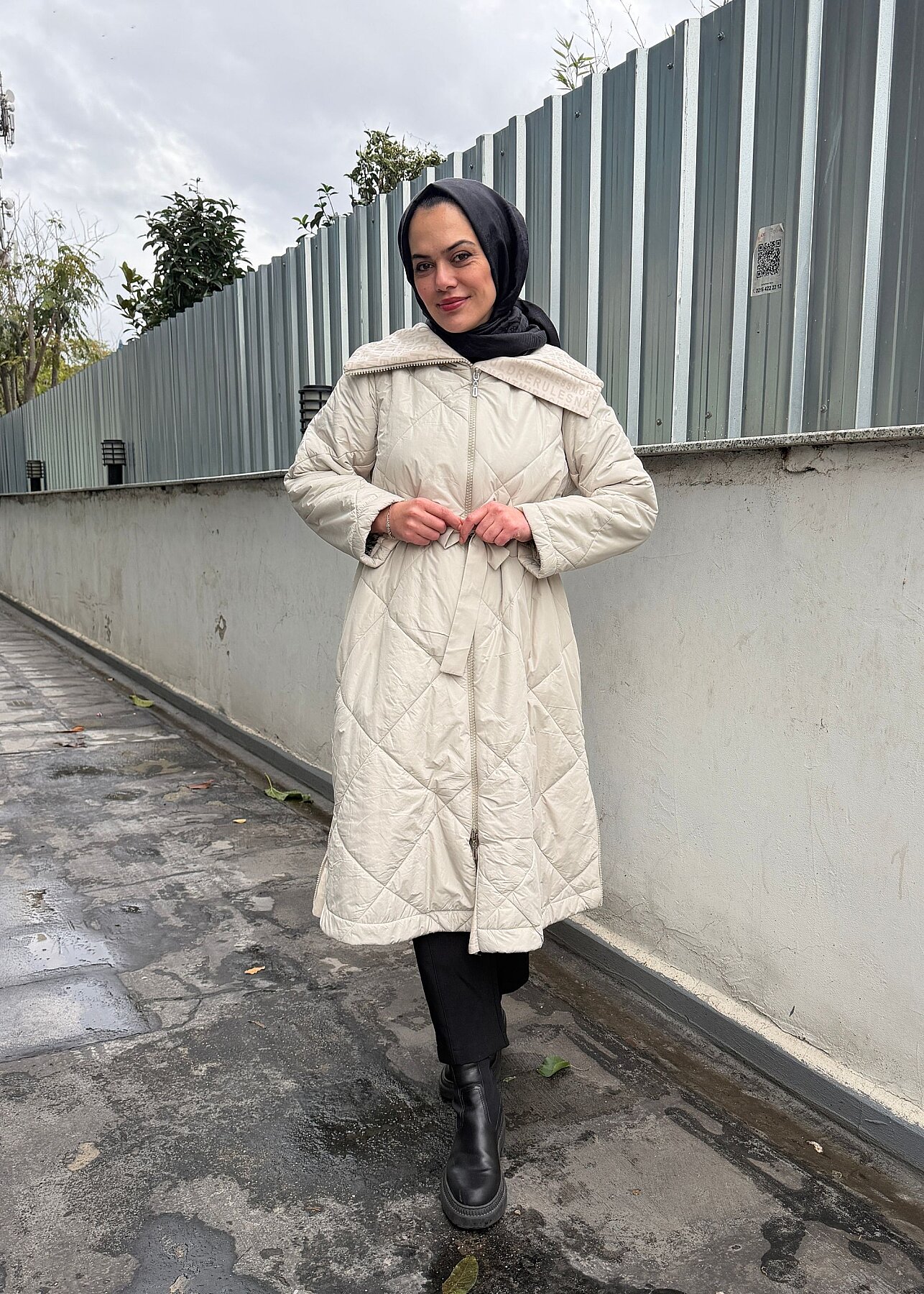 MissWhence Yakası Yazı Baskılı Şişme Mont TAŞ - 4