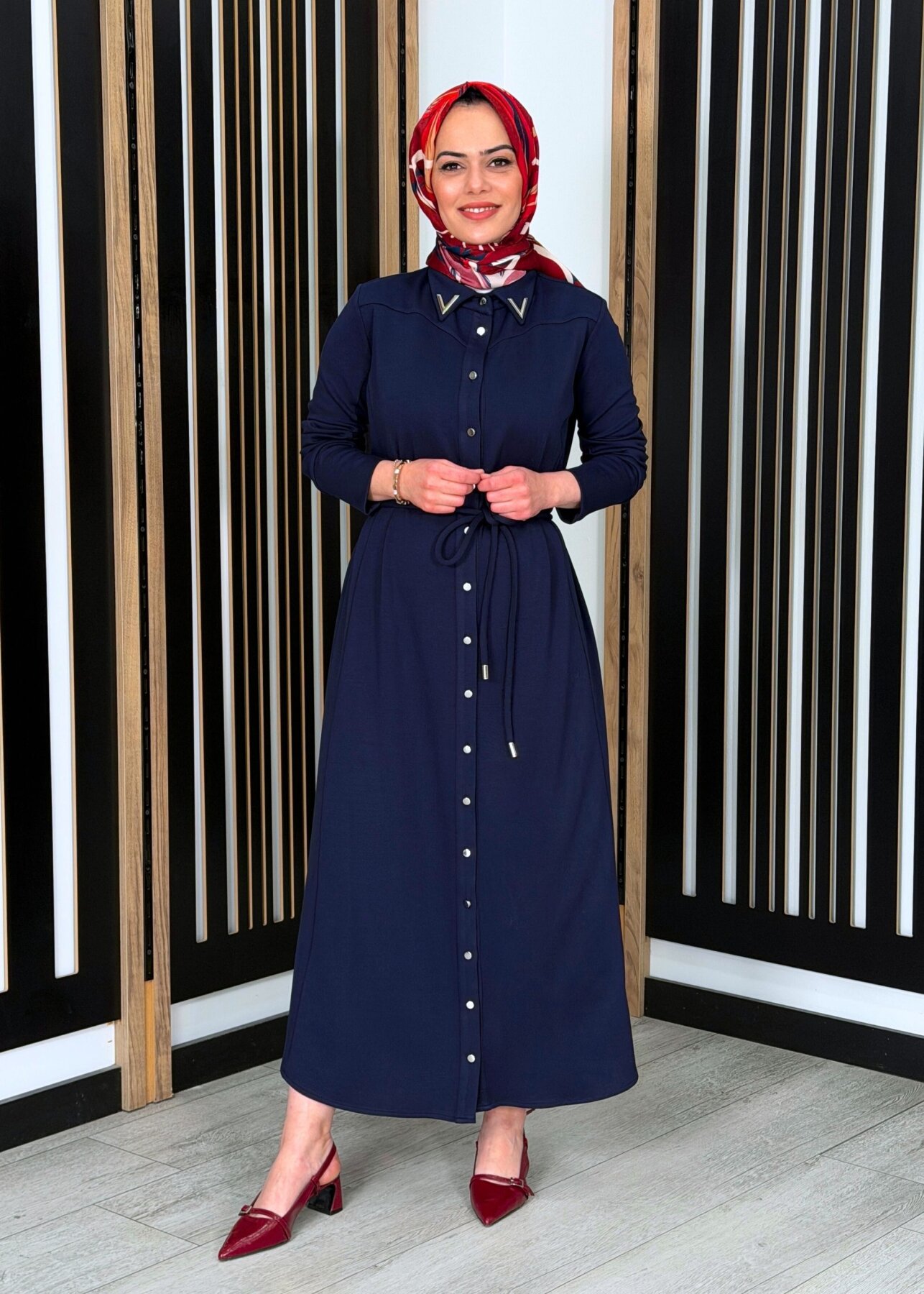 Noİ Modal Yaka Aksesuarlı Kemerli Gömlek Elbise LACİVERT - 2