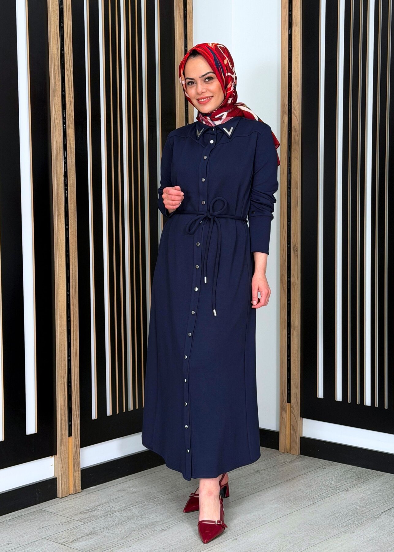 Noİ Modal Yaka Aksesuarlı Kemerli Gömlek Elbise LACİVERT - 3