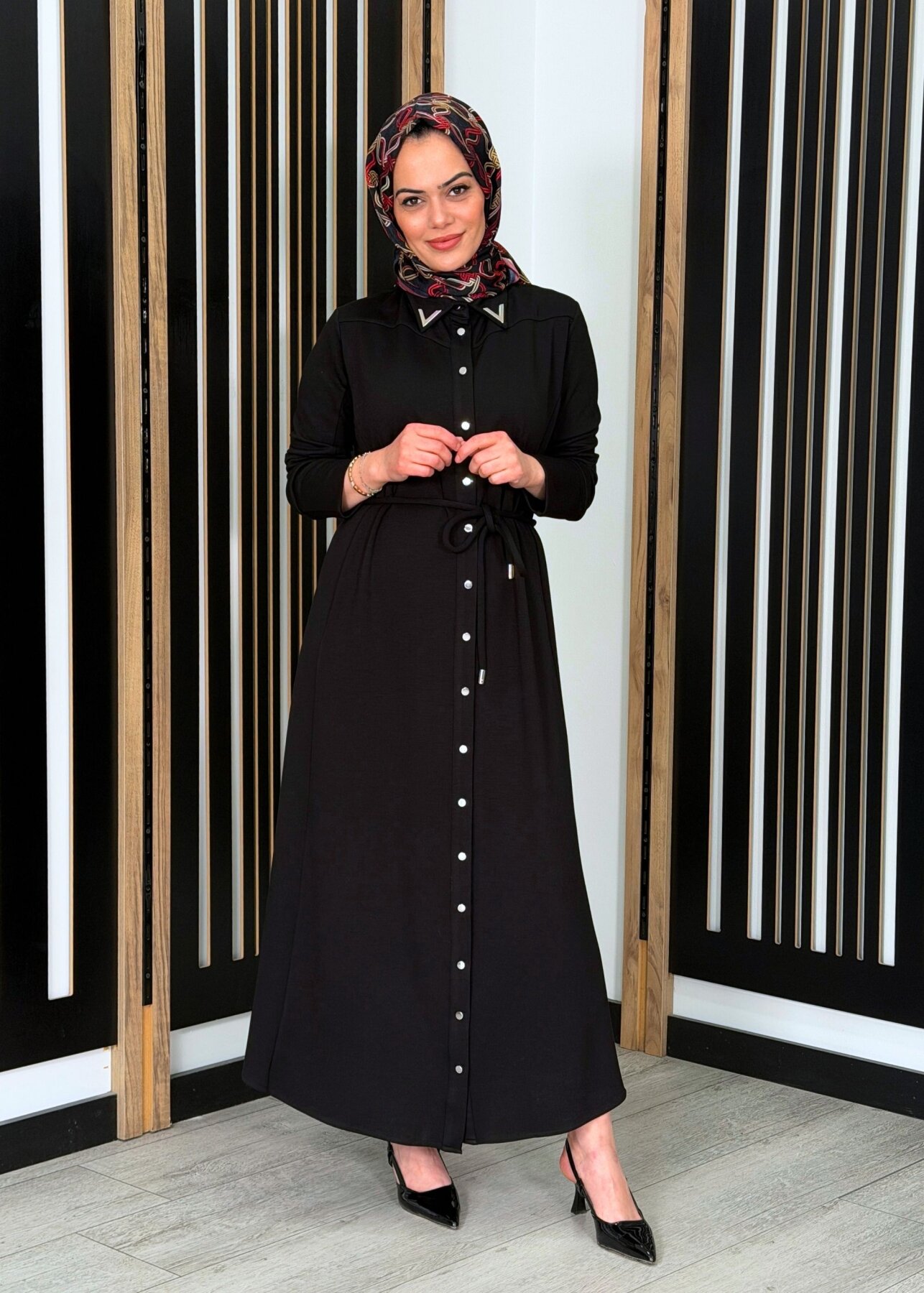 Noİ Modal Yaka Aksesuarlı Kemerli Gömlek Elbise SİYAH - 1