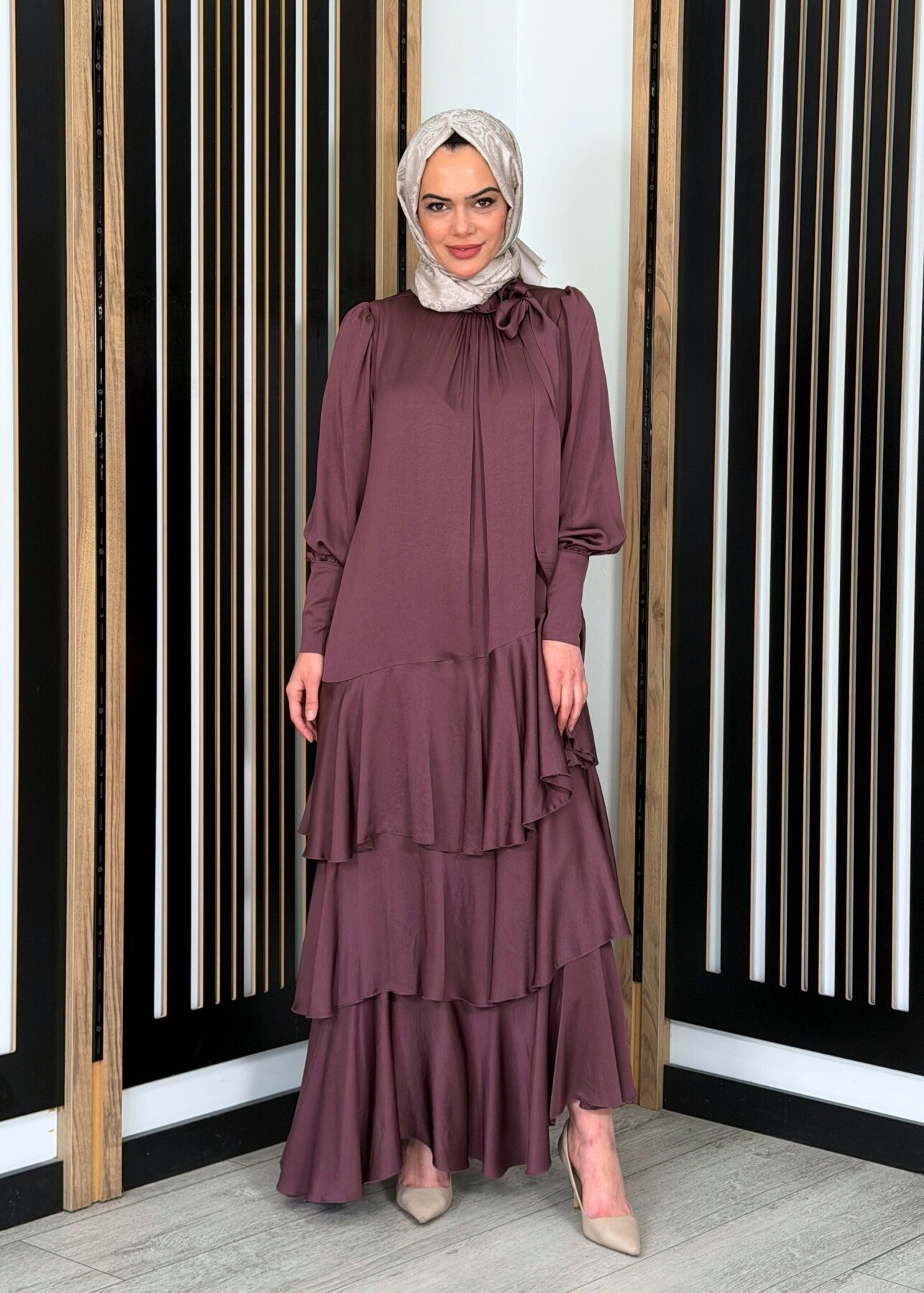 Noİ Viscon Mistik Fularlı Yaka Eteği Volanlı Elbise MÜRDÜM - 1