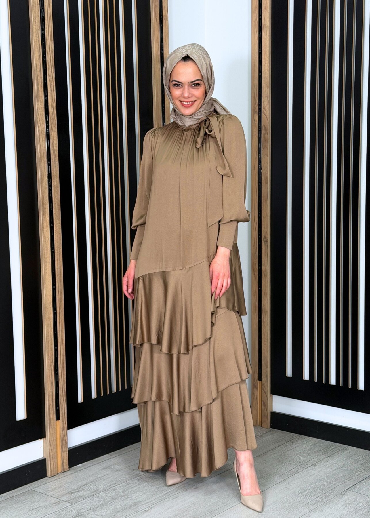 Noİ Viscon Mistik Fularlı Yaka Eteği Volanlı Elbise VİZON - 2