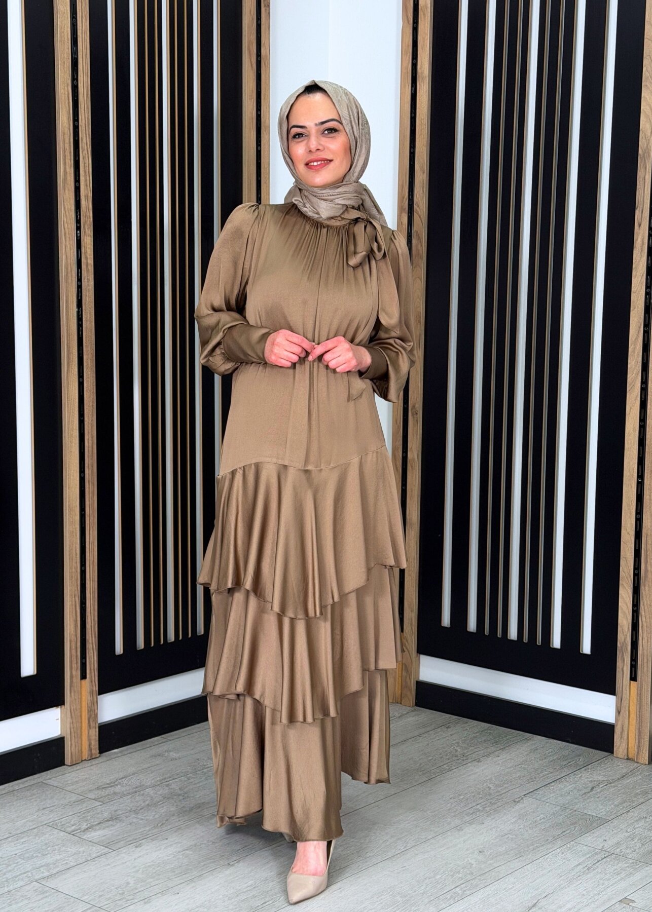 Noİ Viscon Mistik Fularlı Yaka Eteği Volanlı Elbise VİZON - 3