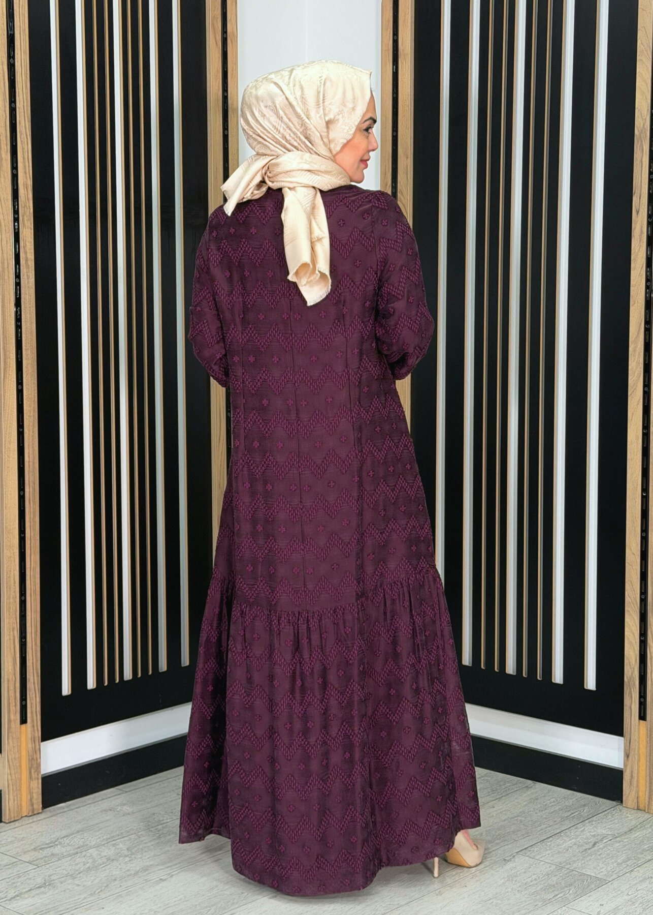 Nuss Önü Düğme Görünümle Bilek Ucu Büzgülü Cupro Elbise BORDO - 4