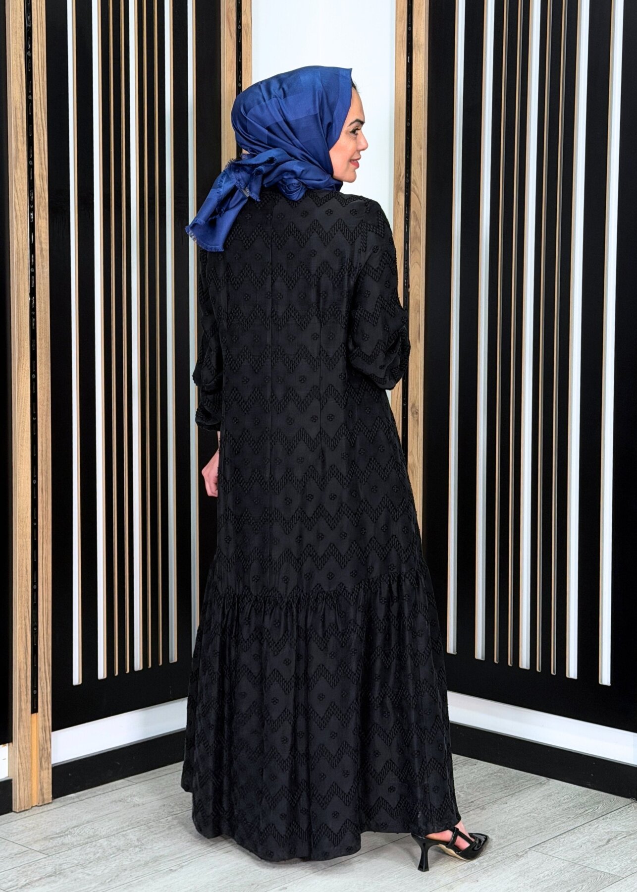 Nuss Önü Düğme Görünümle Bilek Ucu Büzgülü Cupro Elbise SİYAH - 4