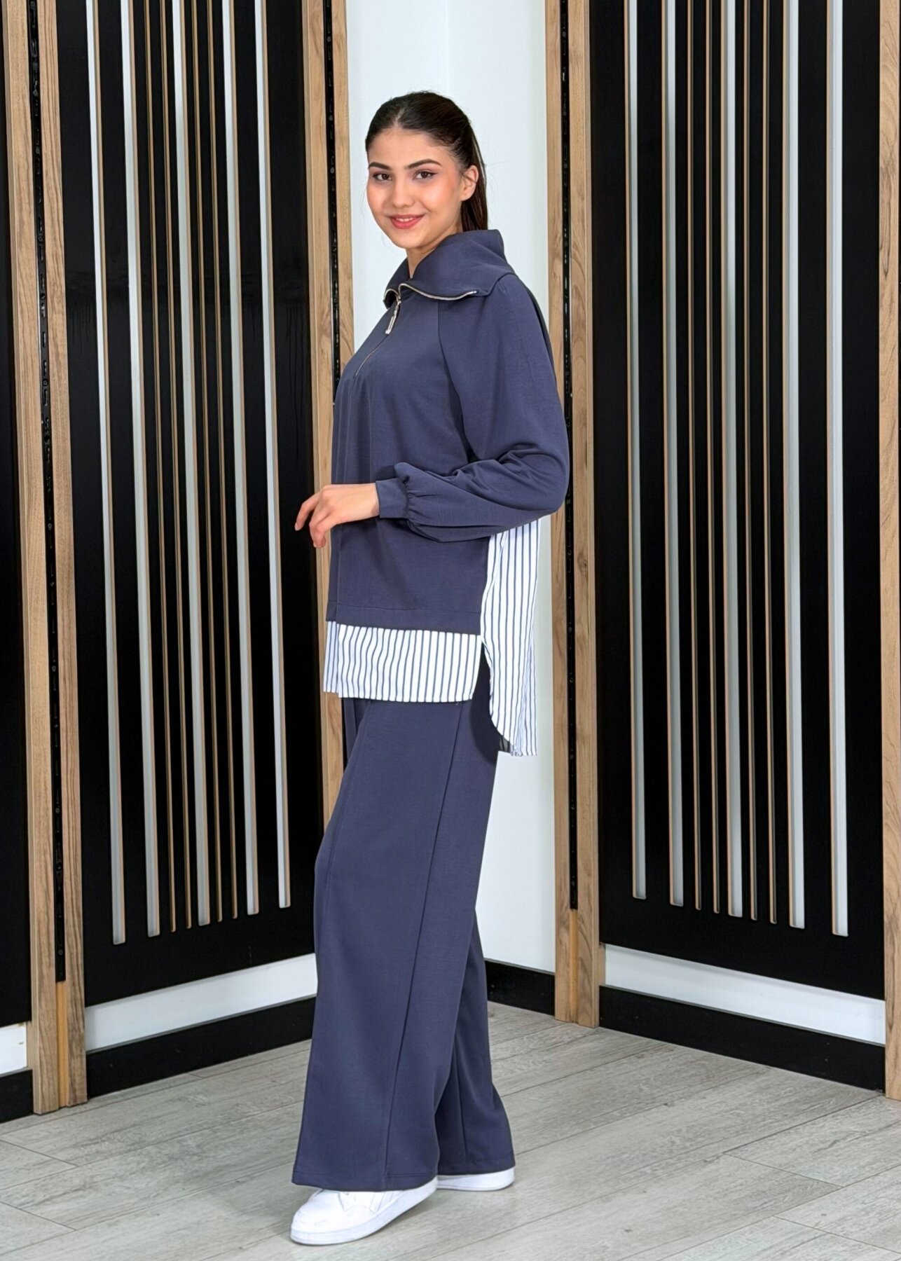 Nuss Yakası Fermuarlı Tuniğinin Etek Ucu ve Arkası Gömlek Detaylı Pantolonlu Takım LACİVERT - 2