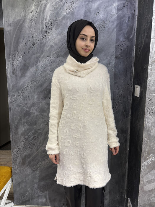 Qupra Boyunluk Aksesurlı Tüylü Tunik BEJ - 1