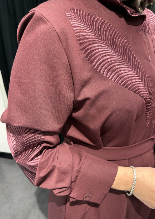 Qupra İşlemeli Kuşaklı Elbise BORDO - 7