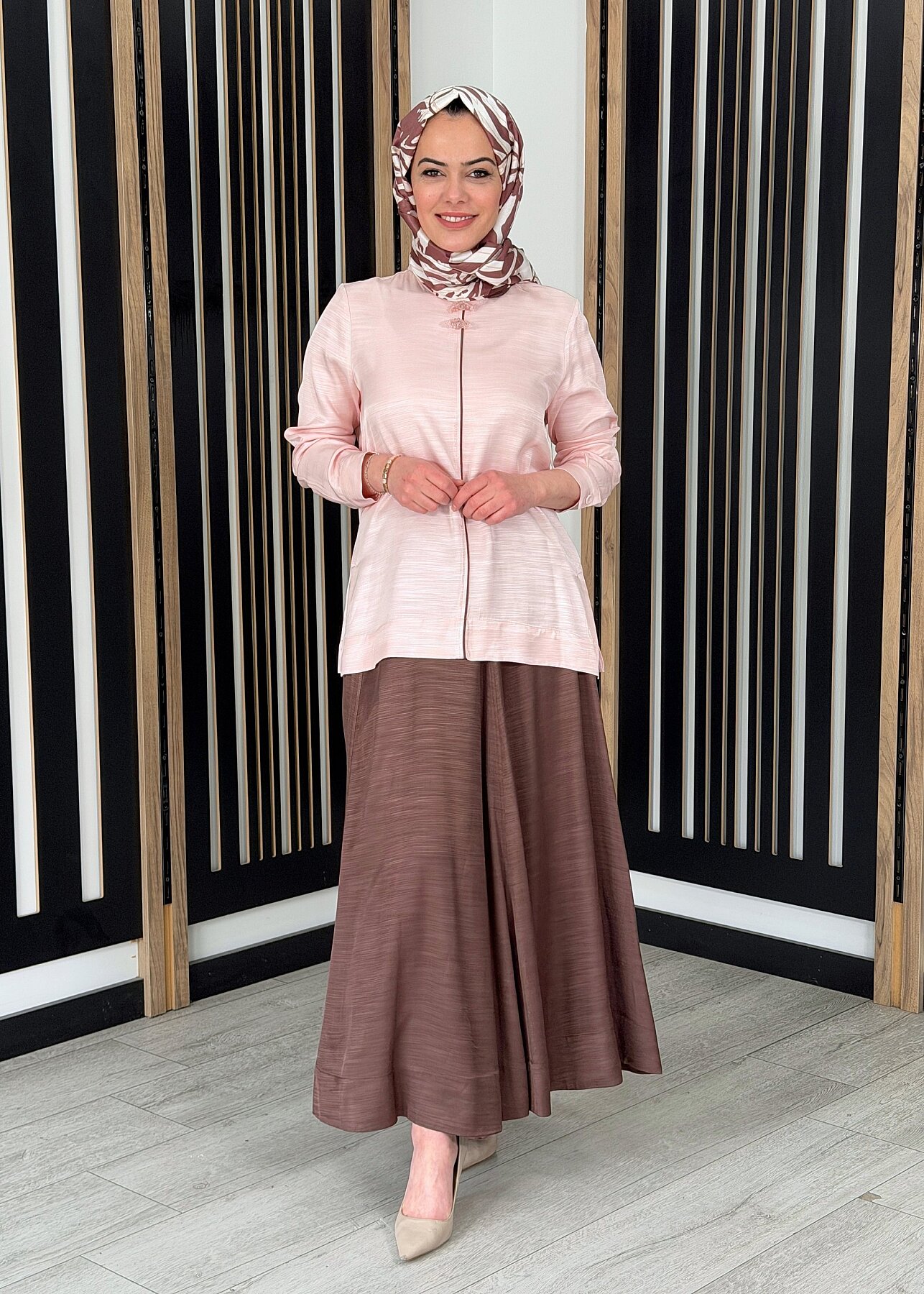 Qupra Yakası Broş Detaylı Etekli Takım Pembe/Kahve - 3