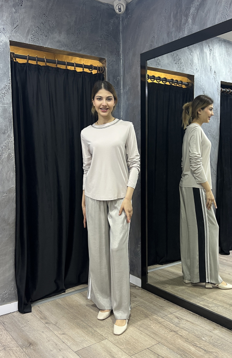 Si Design Boynu Taş Detaylı Bluz BEJ - 1
