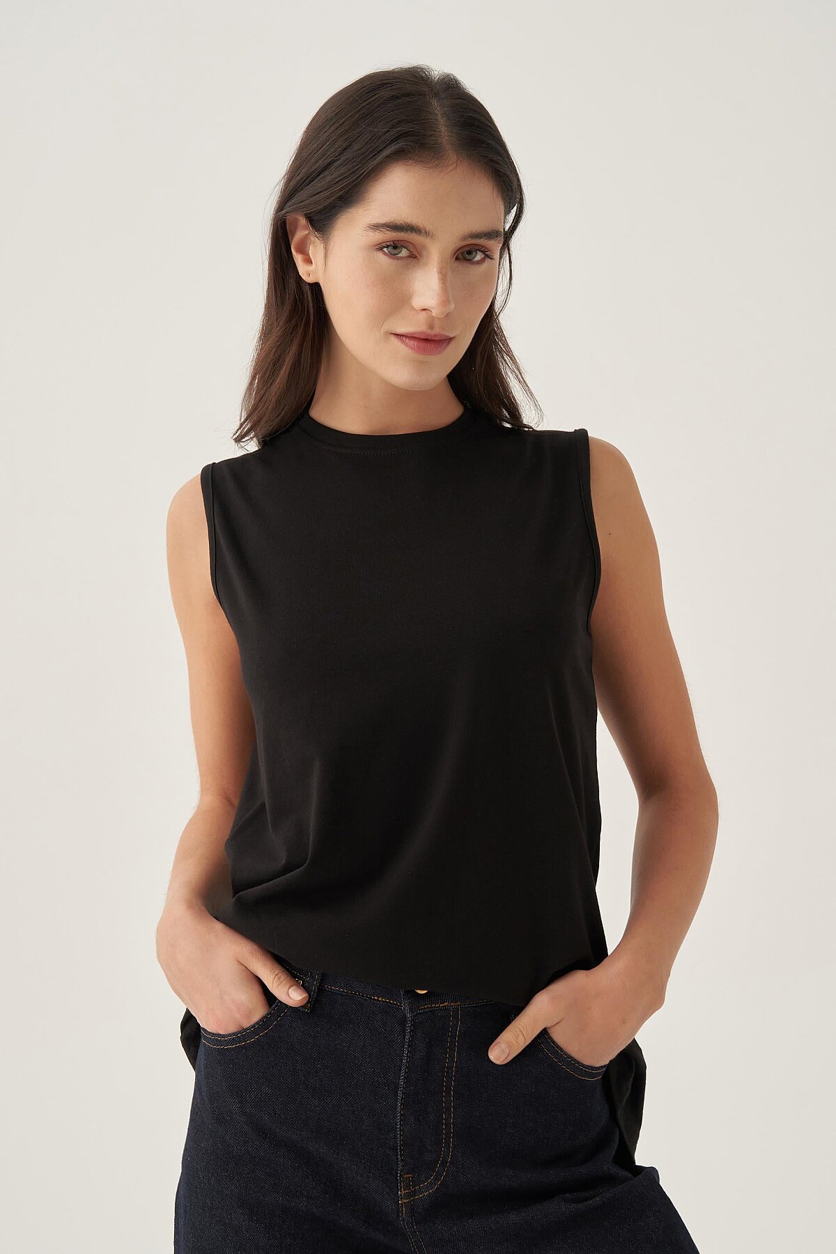 StudioNish Bisiklet Yaka Kolsuz Pamuklu Likralı T-Shirt SİYAH - 1