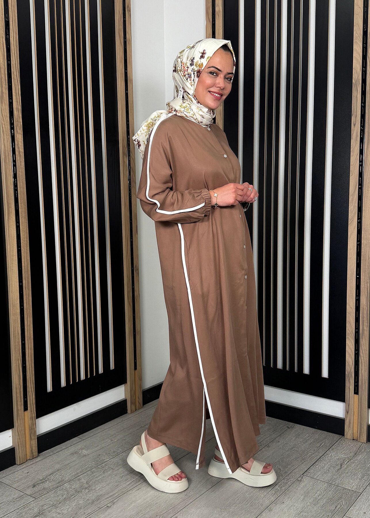 StudioNish Çizgi Detaylı Yanları Yırtmaçlı Kap KAHVE - 6