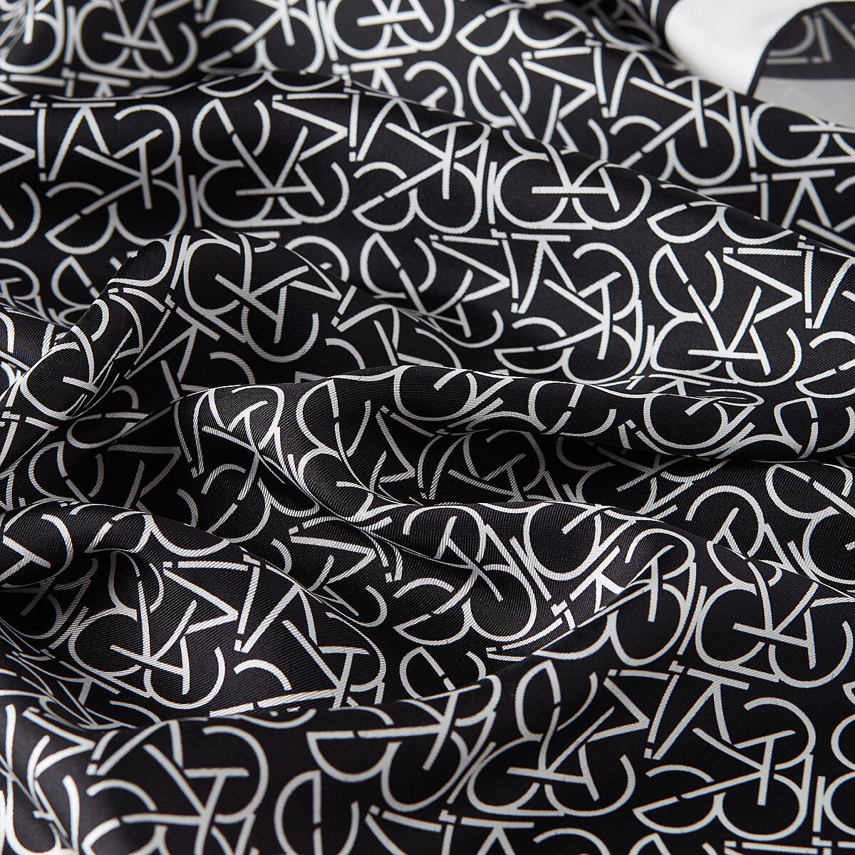 Typo Monogram Tivil İpek Eşarp Siyah Beyaz - 2