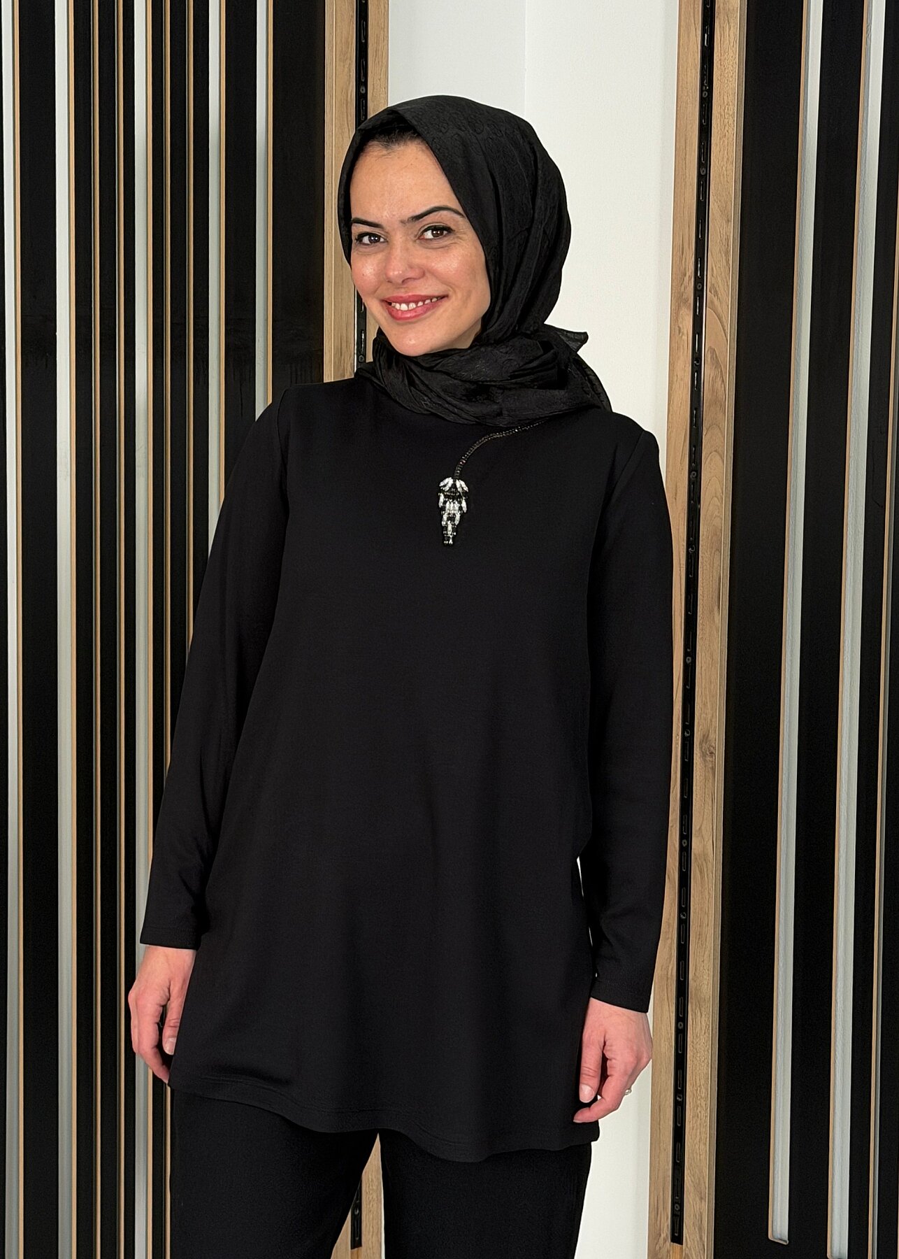 Vuu Uzun Kollu Taşlı Bluz SİYAH - 1